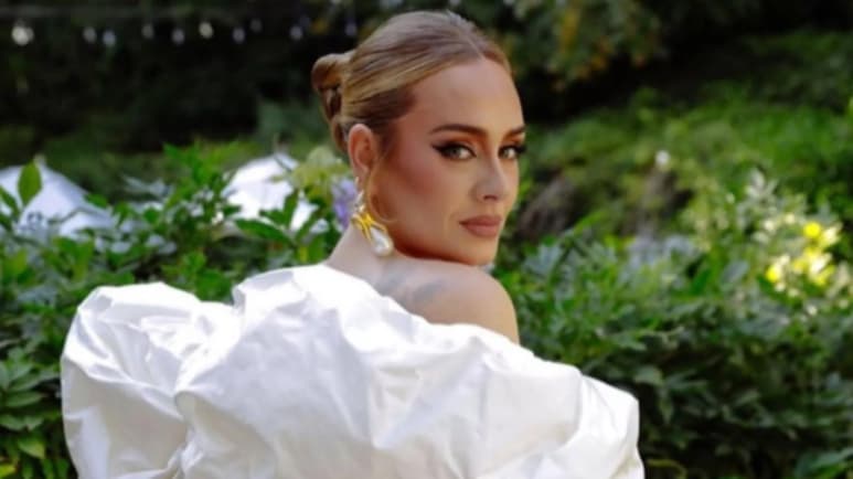 La cantante británica Adele impactó a sus seguidores después de actualizar sus redes sociales y sitio web, reavivando los rumores del lanzamiento de su nuevo disco “30”. (ESPECIAL)
