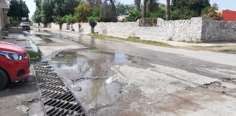 La falla en el sistema de bombeo del cárcamo provoca encharcamientos en varias colonias. (EL SIGLO DE TORREÓN / Mary Vázquez)