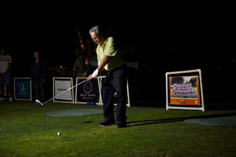 El drive inicial lo hizo el distinguido golfista Alberto López Garza, inaugurando el XLVII Torneo Anual. (ERICK SOTOMAYOR)