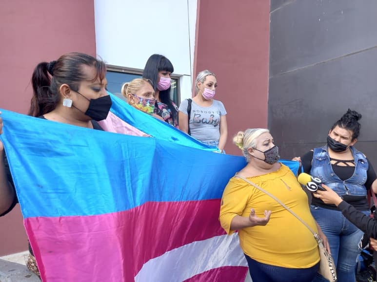 Seis mujeres trans de Torreón acudieron a la capital de Coahuila para realizar los trámites ante el Registro Civil.