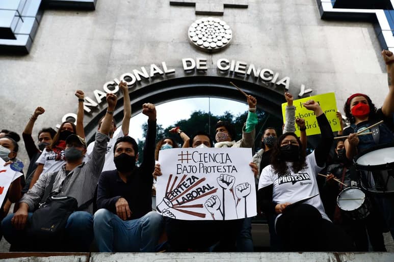 Patricia Zúñiga, exsecretaria del Foro Consultivo de Ciencia y Tecnología del Consejo Nacional de Ciencia y Tecnología (Conacyt) y quien forma parte de los 31 científicos y ex funcionarios investigados por delincuencia organizada, lavado de dinero, uso ilícito de atribuciones y facultades y peculado, compareció ante la Fiscalía General de la República (FGR). (ARCHIVO)