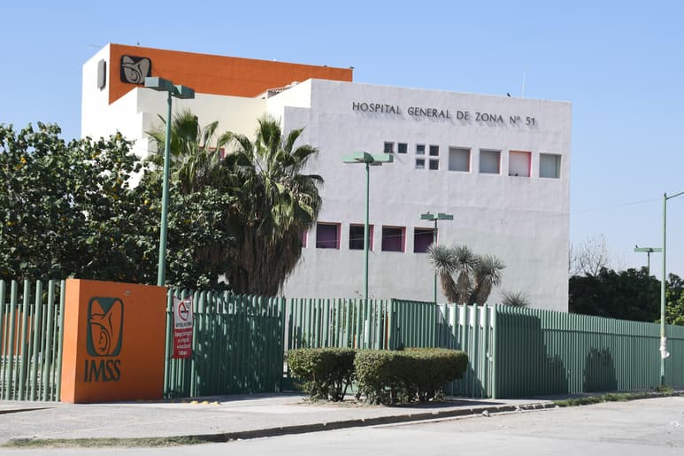 Por accidente menor ingiere agua oxigenada; terminó gravemente intoxicado en la Clínica 51 del IMSS en Gómez Palacio. (EL SIGLO DE TORREÓN)