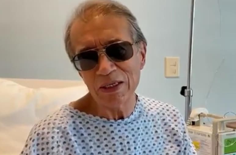 A lo largo de su vida José María Napoleón no solo tiene como pasión la música, en la que ha destacado en las últimas cuatro décadas, también son los deportes son otra pasión, pero es esto último lo que actualmente lo mandó al hospital. (CAPTURA)