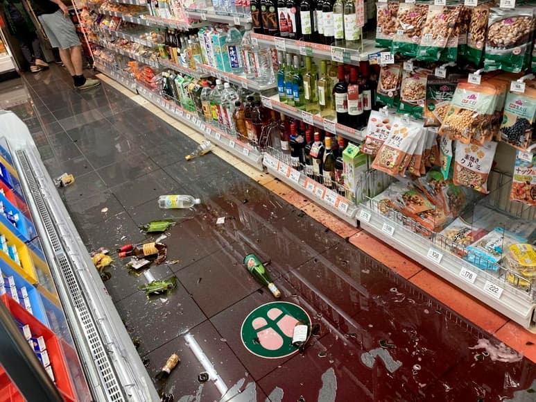 El terremoto acaecido en Japón la noche del pasado jueves, el más fuerte que ha experimentado Tokio en una década, ha dejado al menos 32 heridos, dos incendios y la interrupción de diversas líneas ferroviarias en la capital y otras regiones del país. (ARCHIVO)