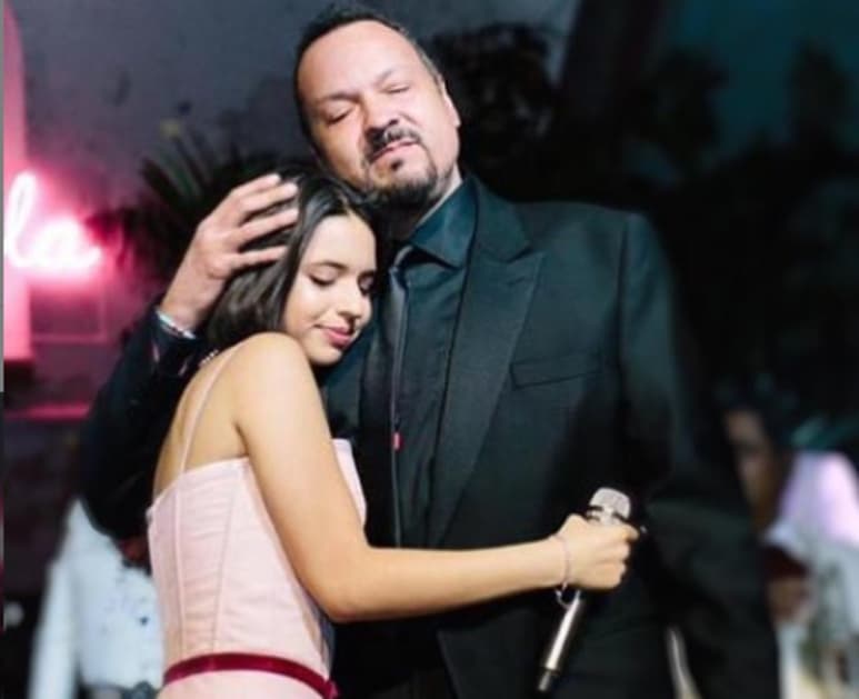 La cantante Ángela Aguilar llegó a su cumpleaños número 18, razón por la que su padre Pepe Aguilar no dudó en felicitarla en redes sociales con una fotografía acompañada de un emotivo mensaje.
