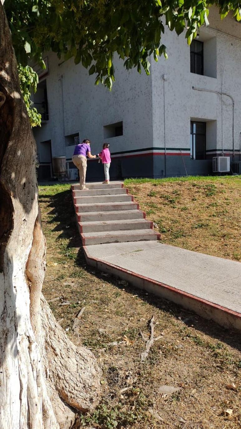 Fue durante la mañana del viernes, que se reportó la presencia de una niña que portaba una sudadera rosa y un pantalón, la cual se encontraba en ese momento sin acompañamiento.