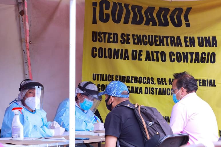 Tras una revisión del auto involucrado se localizó una caja. (ARCHIVO)