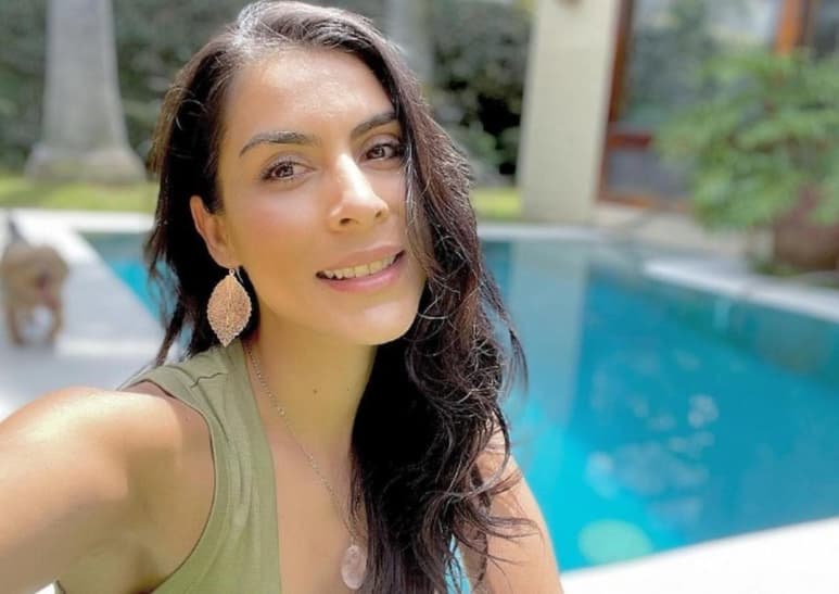 La cantante mexicana dejó ver su figura en bikini desde Miami, Florida (@SARGENTOLEON)