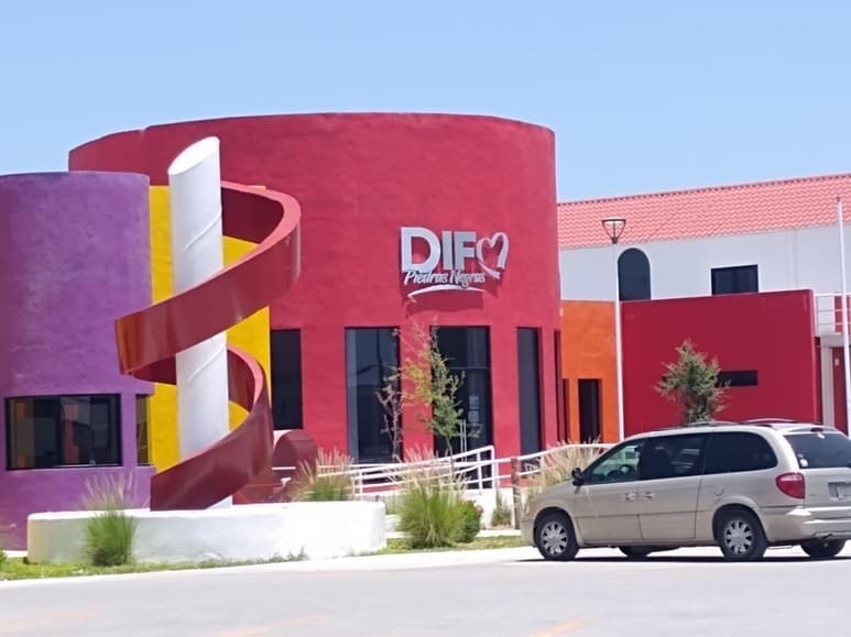 Sus padres deben querer que reciba la vacuna anti-COVID. (EL SIGLO DE TORREÓN)