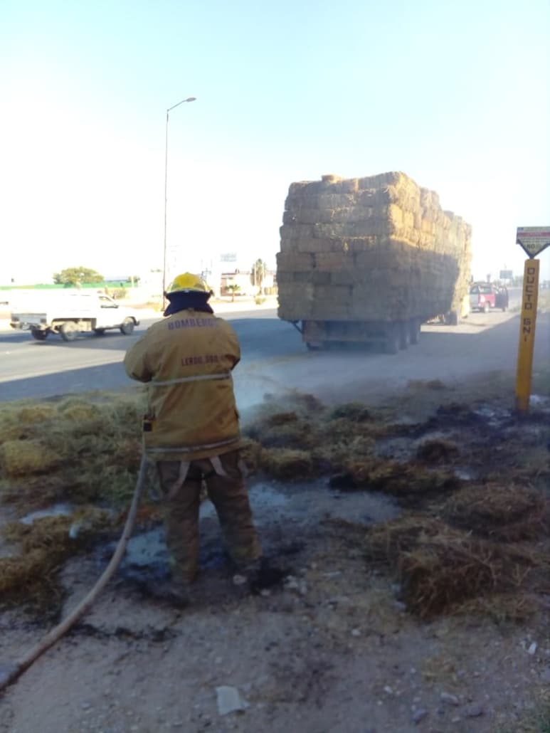 Rápidamente los elementos de prevención, auxilio y rescate arribaron hasta el lugar. (EL SIGLO DE TORREÓN)