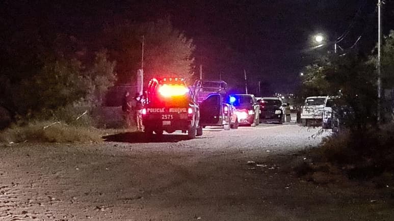 Ambos fueron localizados en el interior del domicilio marcado con el número 1303 de la calle Víctor Bravo, de la colonia El Cenizo en el municipio de Piedras Negras.