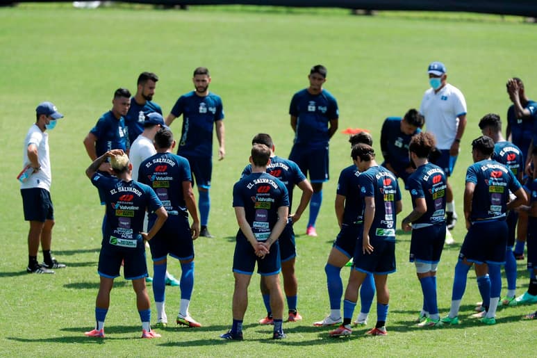 La selección de El Salvador recibe este miércoles con el desafío de ganar para no perder más terreno en las eliminatorias del Mundial de Catar a la invicta México, líder con tres puntos de ventaja sobre Estados Unidos y Panamá, sus más inmediatos perseguidores.