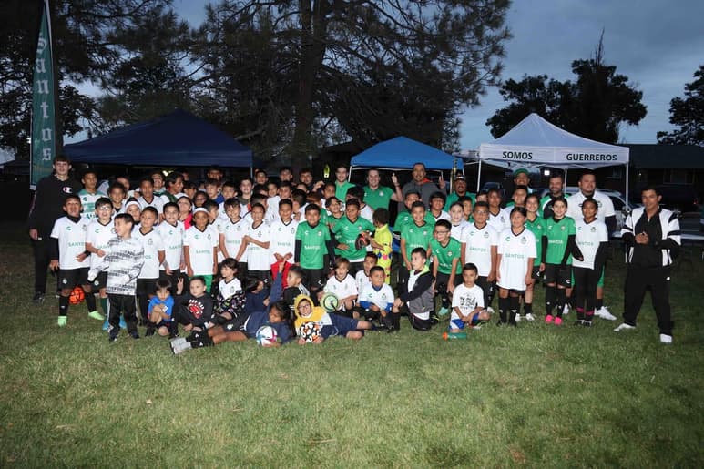 Se inauguró la tercera Academia Santos en Estados Unidos, con sede en Denver, Colorado. Las ciudades de Yakima, Dallas y ahora Denver, son las primeras en contar de manera oficial con Academias Santos, las cuales trabajan bajo la metodología del equipo albiverde. En esta nueva academia en Denver, entrenarán un total de 150 alumnos, quienes desde ya, representan al Club Santos Laguna.
