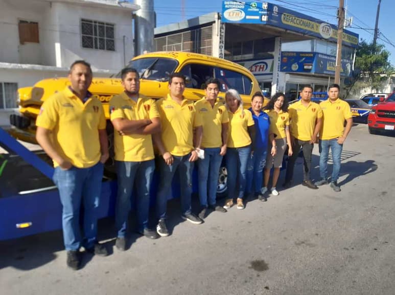 Desde el Periférico de esta ciudad, el equipo Central Llantas partió hacia el sur del país, remolcando al 'Pipiripau', un Dodge 1953.
