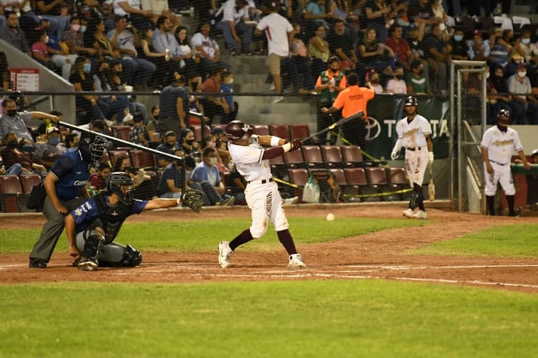 Los Algodoneros del Unión Laguna cayeron anoche ante los Acereros de Monclova por pizarra de 13 carreras a 6.