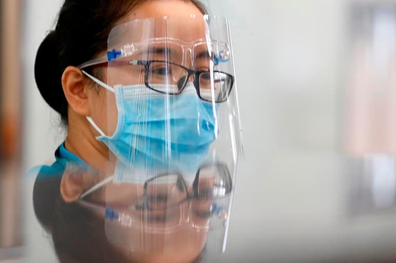 La Organización Mundial de la Salud (OMS) anunció hoy la composición de su nuevo Grupo Científico Asesor sobre el Origen de Nuevos Patógenos (SAGO), en el que la epidemióloga cubana María Guzmán, junto a otros 25 expertos, tendrán la misión de seguir investigando cómo surgió la COVID, entre otras enfermedades. (ARCHIVO)