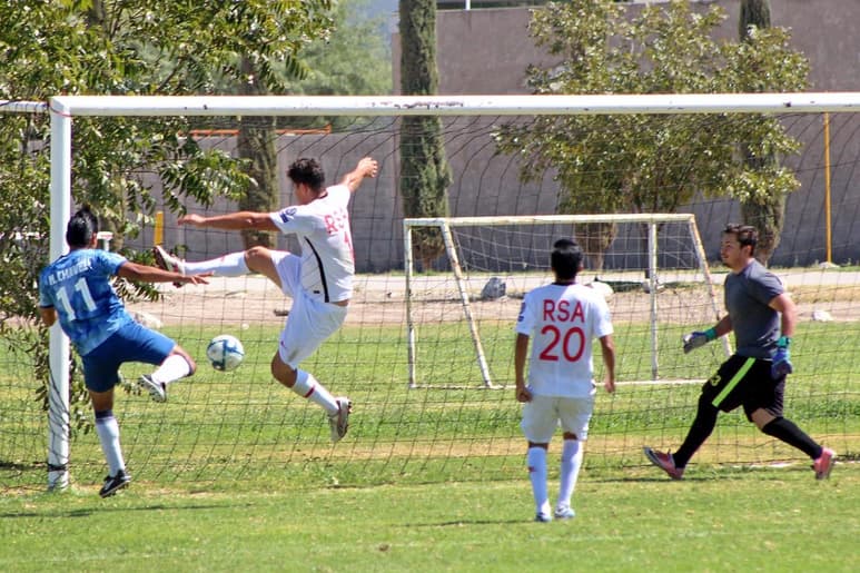Se llevó a cabo la gran final de la categoría Libre en la Liga Premier de Futbol Soccer San Isidro, donde el Real San Isidro, goleó 4-0 al RSA San Isidro, para llevarse el título de la temporada. (EL SIGLO DE TORREÓN)