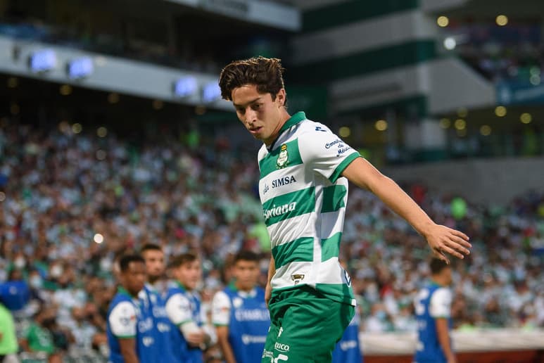 El juvenil de Santos Laguna, Jordan Carrillo, se está perfilando para ser el siguiente mexicano jugando en Europa, debido al desempeño que ha demostrado en sus participaciones con la Selección Mexicana Sub-21.