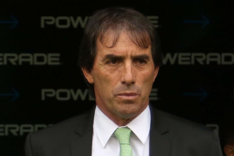 Las Chivas Rayadas se encuentran buscando a su próximo director técnico, ya que el equipo ha jugado las recientes fechas del Apertura 2021 bajo el interinato de Marcelo Michel Leaño, tras la partida de Víctor Manuel Vucetich.