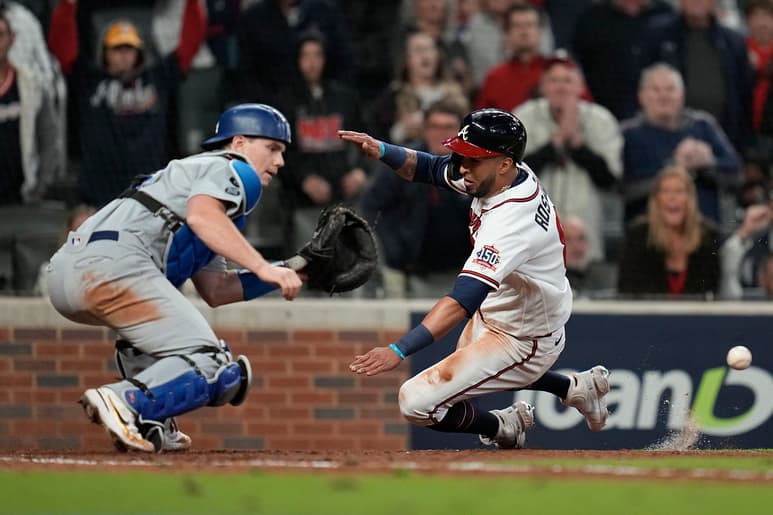 Con su victoria, los Bravos mantienen la ventaja de campo y viajan tranquilos a Los Angeles, donde los Dodgers serán los que tengan toda la presión de no ceder ningún partido en su campo del Dodger Stadium.