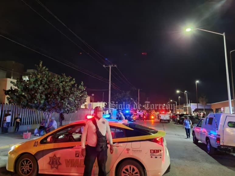 La 'aparatosa' movilización causó alarma entre todos las personas que se encontraban en los alrededores. (EL SIGLO DE TORREÓN)