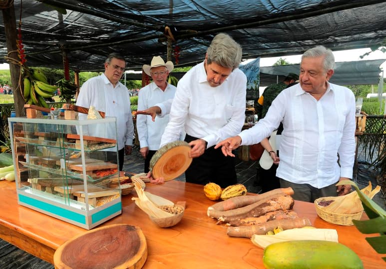 El Gobierno mexicano prometió este martes acelerar sus metas climáticas tras la visita del día anterior de John Kerry, enviado especial de Estados Unidos para el clima. (ARCHIVO)