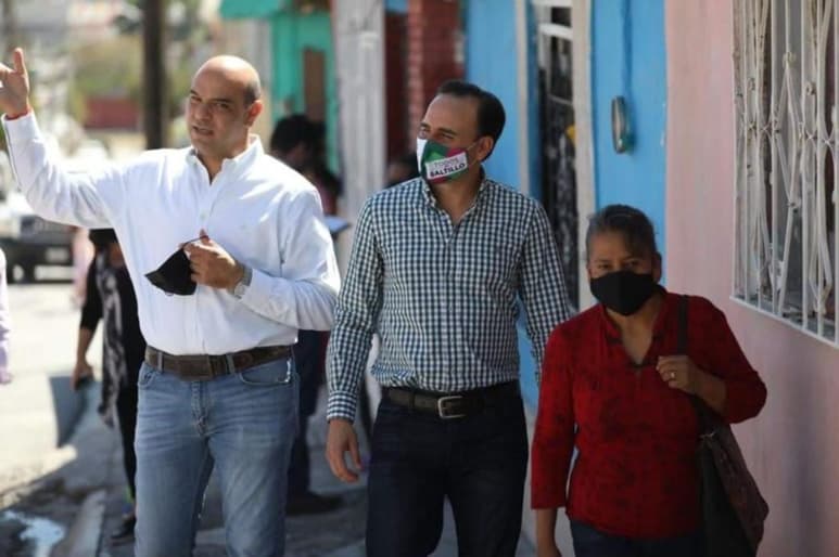 Acompañado por vecinas y vecinos de la colonia La Minita, el alcalde Manolo Jiménez supervisó los trabajos que se llevan a cabo en este sector.