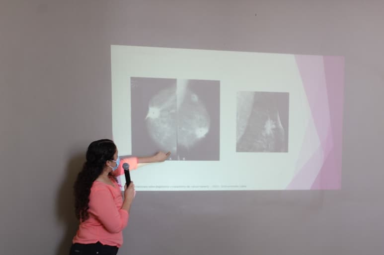 La especialista atendió a una sesión de preguntas y respuestas donde despejaron dudas. (EL SIGLO DE TORREÓN)