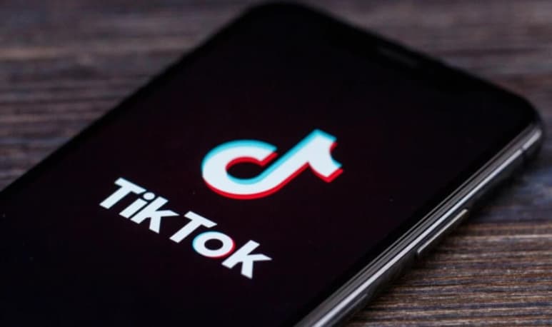Las menores fueron localizadas sin vida y colgando del barandal de una escalera en Oaxaca, caso que se trataría de un supuesto suicidio motivado por un 'reto viral' de TikTok (ESPECIAL)