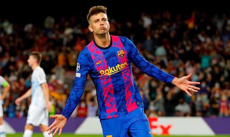 Un gol de Gerard Piqué en el minuto 36 a centro de Jordi Alba da una ventaja de 1-0 al Barça ante el Dinamo de Kiev al descanso en la tercera jornada de la fase de grupos de la Liga de Campeones.