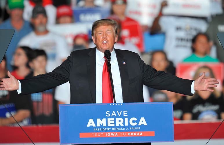 Una fiscal en un suburbio de Nueva York investiga a la compañía de Donald Trump para determinar si esta engañó a las autoridades para reducir los impuestos de un campo de golf, reporta The New York Times. (ARCHIVO) 