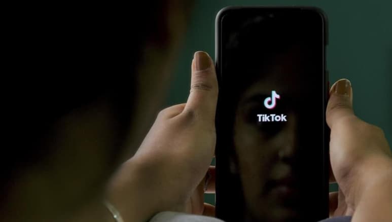 El menor se habría quitado la vida durante el domingo cuando intentaba realizar el reto viral 'Blackout Challenge', el cual se popularizó hace tiempo a través de TikTok (ESPECIAL)