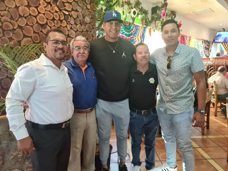 Tras varios días en la Comarca Lagunera, donde se enfocó en el aspecto físico, el pitcher lagunero Jesús Luna, retornó a la República Dominicana con la sucursal de los Dodgers de Los Ángeles.