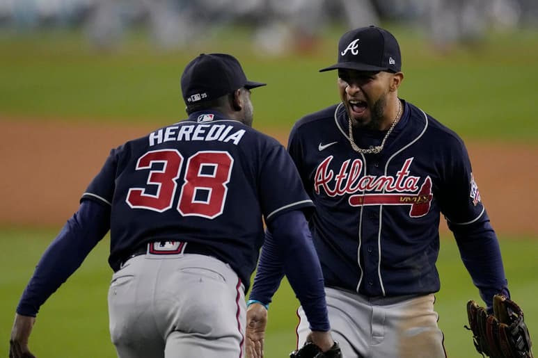 La presencia latinoamericana una vez más fue protagonista en la jornada de las Series de Campeonato de las Grandes Ligas con el bate explosivo del puertorriqueño Eddie Rosario y la serpentina de humo del dominicano Framber Valdez.