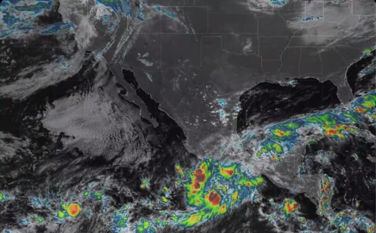 Podría intensificarse a huracán categoría 1 para el domingo. (ESPECIAL)