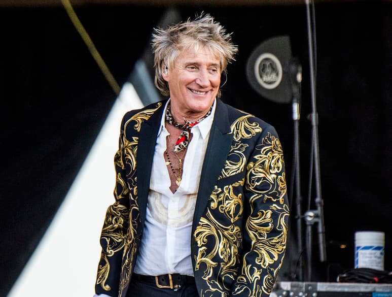 Un acuerdo de culpabilidad entre el ídolo del rock británico Rod Stewart y los fiscales de Florida fracasó el viernes, lo que significa que él y su hijo adulto serán juzgados nuevamente bajo el cargo de golpear a un guardia de seguridad durante una fiesta de Nochevieja hace casi dos años.