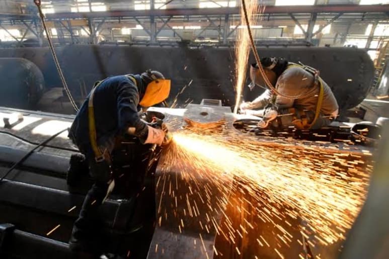 La industria Greenbrier GIMSA abrió nuevamente su bolsa de trabajo para contratar a 198 obreros, de los cuales 110 deben de ser soldadores certificados, informó Jorge Carlos Mata López.