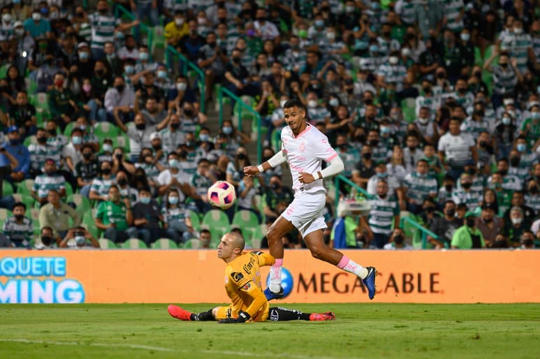 Los Guerreros rescataron anoche una agónica igualada 2-2 ante el Toluca. (JORGE MARTÍNEZ)