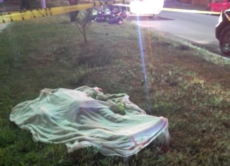 El accidente se registró la noche del domingo, sobre el bulevar Constitución. (EL SIGLO DE TORREÓN)