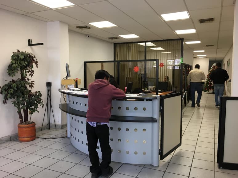 Los interesados deben presentarse con su currículum y no olvidar el uso del cubrebocas, que es obligatorio en todos los eventos, así como el respeto a la sana distancia. (ARCHIVO)