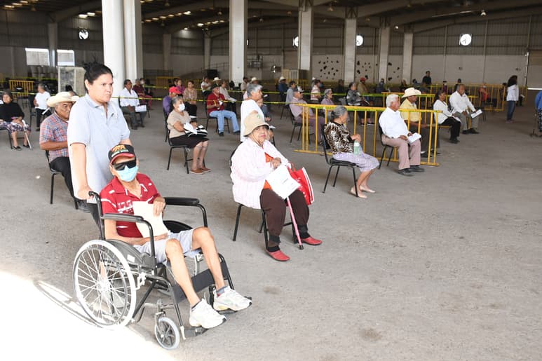 En las reciente jornadas de incorporación en la región 02 de Durango se han logrado inscribir a 30 mil adultos mayores de 65 años. (ARCHIVO)