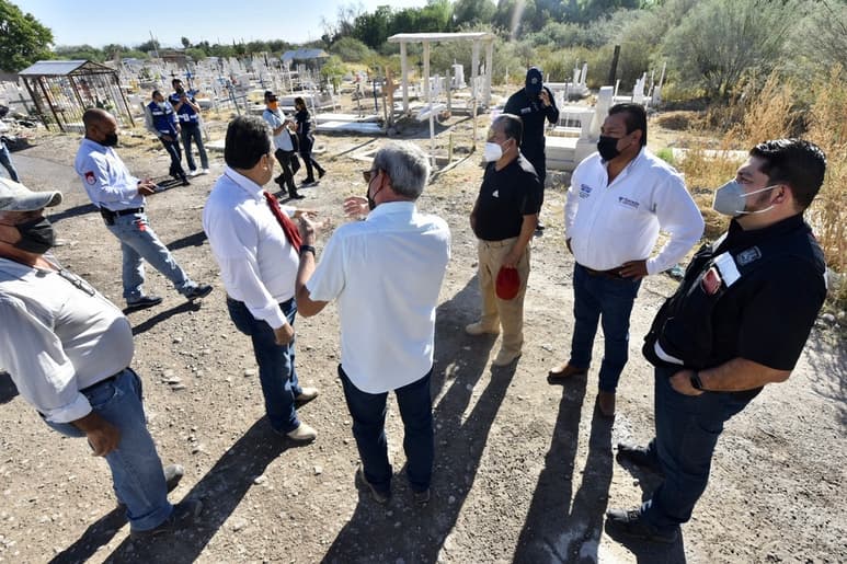 Arrancan acciones de vigilancia sanitaria y revisión de protocolos en los panteones de la Comarca Lagunera de Coahuila; participan autoridades estatales y municipales. (ÉRICK SOTOMAYOR)