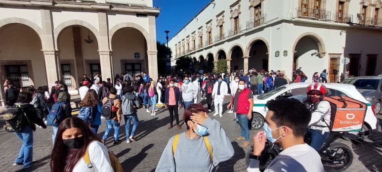 El alumno Isaac Cisneros Meraz consideró que el rector de la UJED busca perjudicarlo por no convenir a sus intereses. (ARCHIVO)