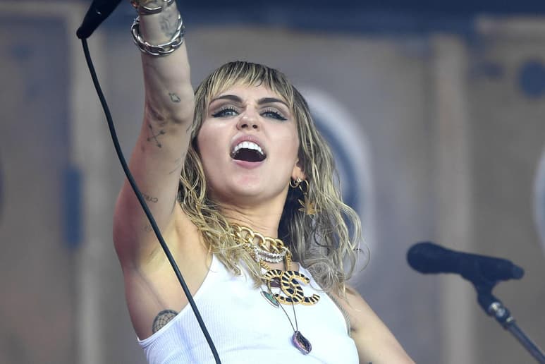 El festival de música Lollapalooza Argentina anunció a Miley Cyrus, The Strokes y Foo Fighters para su próxima edición de 2022, que se celebrará los días 18, 19 y 20 de marzo en provincia de Buenos Aires, tras una suspensión de dos años por la pandemia.