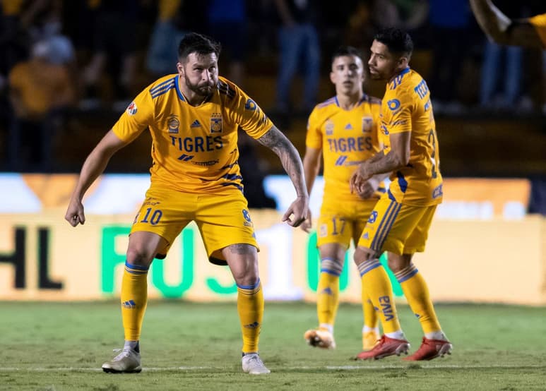 Con un doblete de André-Pierre Gignac, Tigres venció 2-1 a Chivas y dependerá de sí mismo para meterse entre los mejores 4 clubes en la 'Fiesta Grande'.