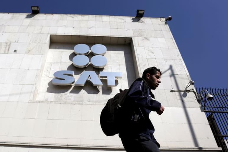 Incorporar a los jóvenes de 18 años al SAT, pudiera derivar en un problema de discrepancia fiscal. (ARCHIVO)