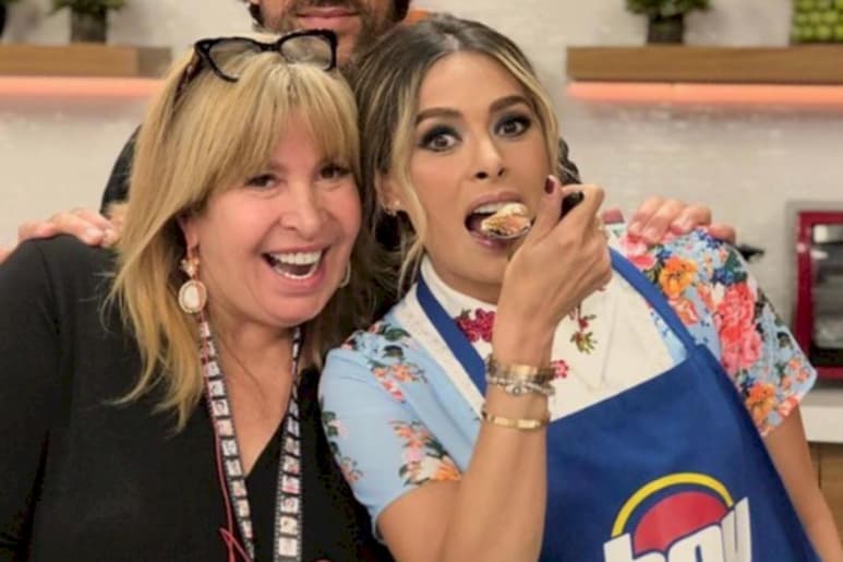 Magda Rodríguez fue una de las productoras de televisión que más éxitos cosechó en su trayectoria profesional y, también, de las que más amigos tuvo en sus años de vida. La creadora de programas como 'Con sello de Mujer' y recientemente del matutino 'Hoy' murió el 1 de noviembre de 2020, a los 57 años, debido a un choque hipovolémico y sangrado de tubo digestivo.