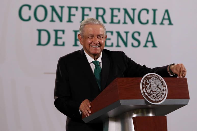 Al manifestar que lo que se necesita es actuar y no solo discursos, el presidente Andrés Manuel López Obrador criticó la Conferencia de las Naciones Unidas sobre el Cambio Climático (COP26) al afirmar que este tipo de reuniones se parecen cada vez más a las que se realizaban en Davos, Suiza, en donde, afirmó, neoliberales iban a plantear que sus reformas salvarían al mundo. (ARCHIVO)