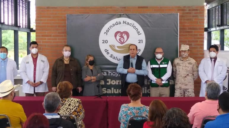 El funcionario municipal recordó que el próximo 18 de noviembre se llevará a cabo la aplicación de la segunda dosis de la vacuna Pfizer-BioNTech que se aplicó a los menores de entre 12 y 17 años, a quienes se les aplicó la primera dosis hace unas semanas anteriores.