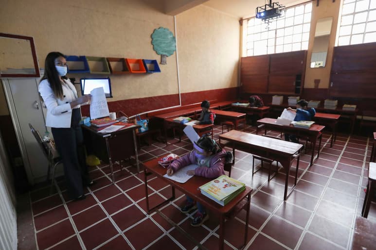 Genera costos adicionales y sobrerregulación a los espacios educativos. (ARCHIVO)